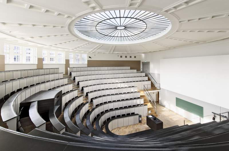 Anatomie Hörsaal groß